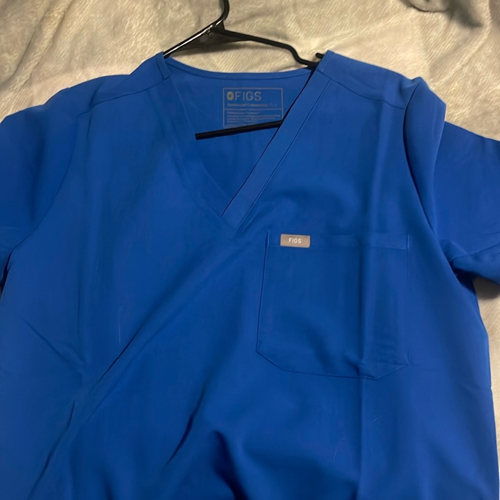 figs scrub top